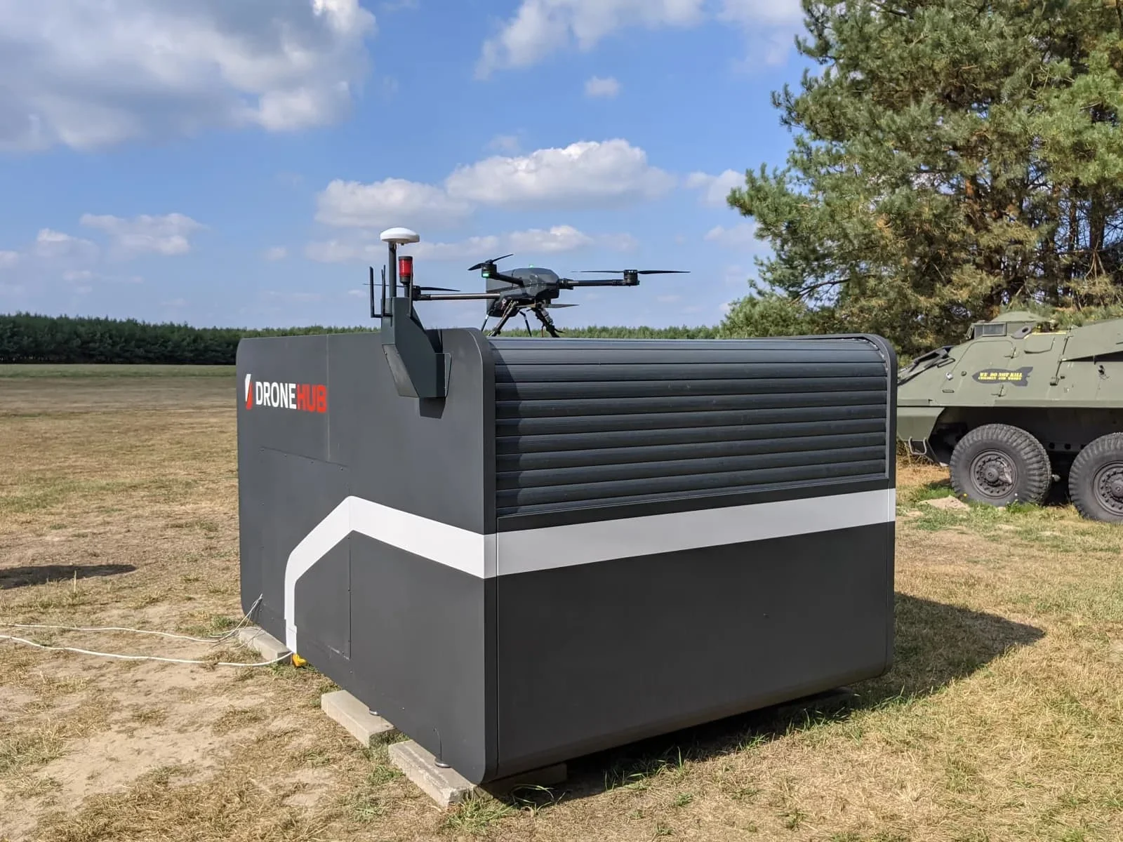 Stacja dokująca Dronehub